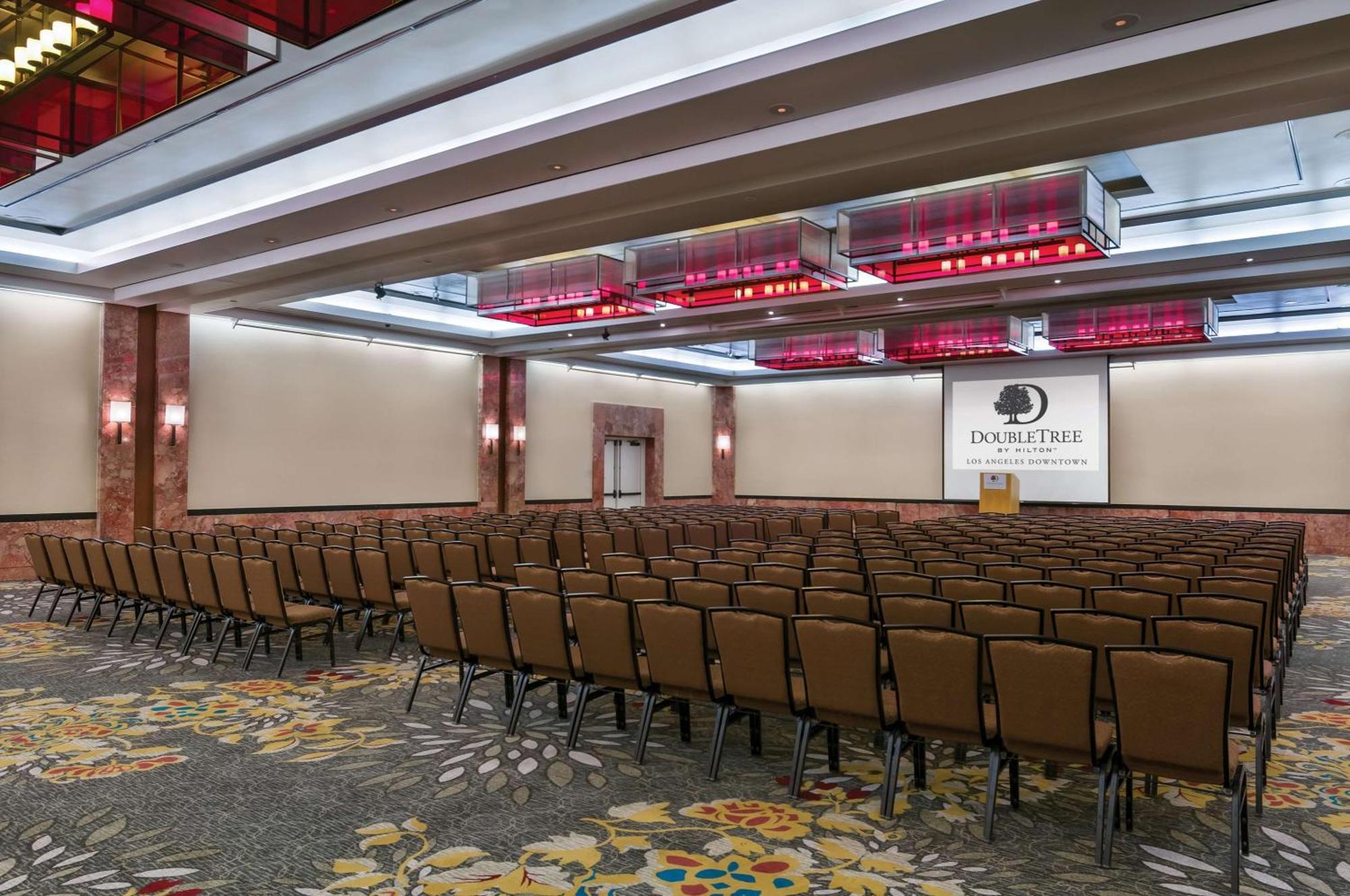 Doubletree By Hilton Angeles Downtown Hotel 4*