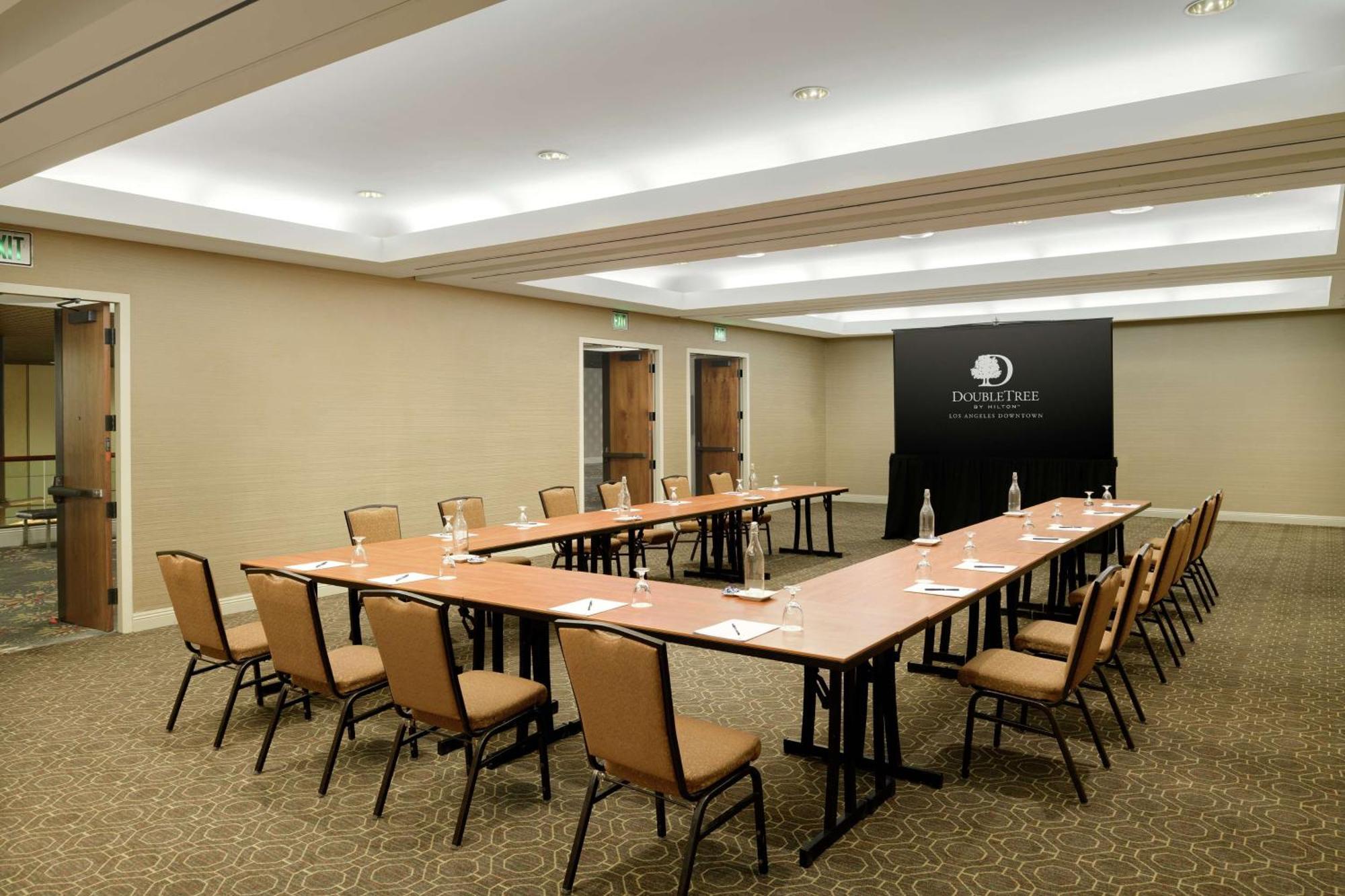 Doubletree By Hilton Angeles Downtown Hotel 4*